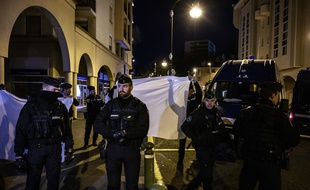 Dans la nuit du 20 au 21 mars 2019, lors de la reconstitution du meurtre du caporal Noyer, en présence de Nordahl Lelandais