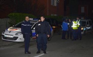 Le père de famille qui a vraisemblablement tué lundi son épouse et leurs deux fillettes avant de se suicider, à Salon-de-Provence (Bouches-du-Rhône), avait laissé une lettre évoquant ses difficultés familiales, a-t-on appris mardi de source policière.