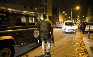 Opération des forces de l'ordre à Saint-Denis le 18 novembre 2015.
