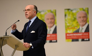 Le ministre de l'intérieur est venu soutenir le candidat socialiste Alain Rousset lors de son metting du 30 novembre. AFP PHOTO / MEHDI FEDOUACH