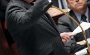 Le ministre de l'Education nationale, Xavier Darcos, a exprimé jeudi "son indignation" après les deux affaires de jeux dangereux dits "du petit pont massacreur"? au cours desquelles deux élèves ont été blessés.