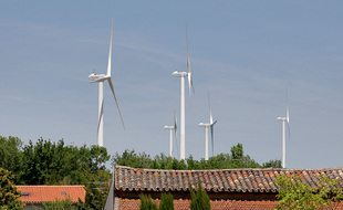 Les éoliennes, sujet de discorde entre les candidats aux régionales en Hauts-de-France.