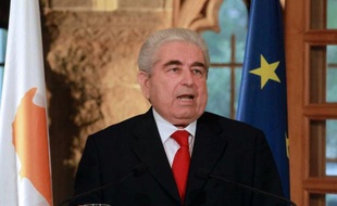 Le gouvernement chypriote a reconnu mardi qu'il existait "une possibilité sérieuse" que Chypre ait besoin d'un soutien financier de l'Union européenne pour son système bancaire, très exposé à la crise grecque.