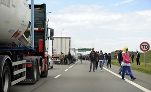 Un mur de 4 mètres sera construit à Calais pour empêcher les migrants d'accéder à la rocade.