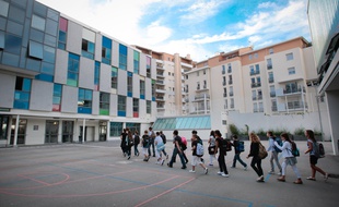 Les élèves de 4e avaient droit à une ordinateur.