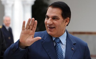 Le président tunisien Ben Ali à l'aéroport de Tunis-Carthage, le 22 décembre 2010