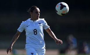 Jessica Houara-d'Hommeaux avec l'équipe de France, en mars 2015, au Portugal.