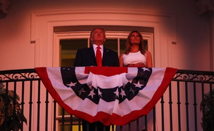 Donald et Melania Trump devant le feu d'artifice du 4 Juillet.