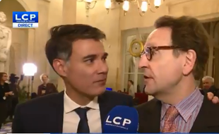 Olivier Faure (à gauche) a interrompu Gilles le Gendre (à droite) après le vote sur la motion de censure