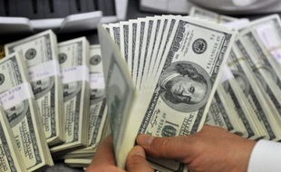Les chiffres du commerce extérieur des Etats-Unis montrent que l'affaiblissement du dollar, s'il aide les exportations américaines à être compétitives, ne sera pas nécessairement à long terme un stimulant efficace pour la première économie mondiale.