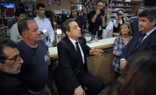 Nicolas Sarkozy, candidat à la présidentielle, a affirmé devant des buralistes jeudi lors d'un déplacement dans le Gard qu'on continuerait "à augmenter le prix du tabac", car c'est "une question de santé publique".