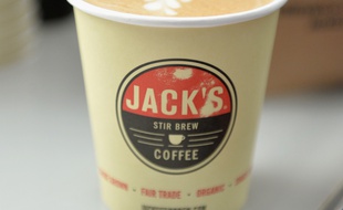 Un café, provenant du
Jack's Stir Brew Coffee , à New York, le 15 mai 2017.