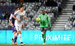 Le gardien de but du TFC Ali Ahamada lors de la rencontre de Ligue 1 entre Toulouse et Rennes, le 14 février 2015.