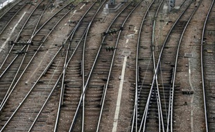 Des rails de la SNCF à la Gare de l'Est à Paris le 13 novembre 2007