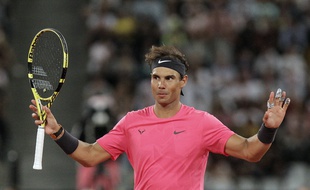 Rafael Nadal lors d'un match exhibition contre Roger Federer le 7 février 2020 au Cap.