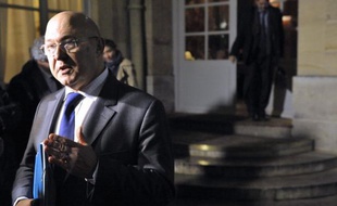 Le ministre du Travail, Michel Sapin, s'est dit mardi "persuadé" que la courbe du chômage s'inverserait "à la fin de l'année prochaine" du fait des mesures mises en place par le gouvernement, en commentant la hausse du chômage en octobre.