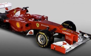 Ferrari a dévoilé vendredi matin sur son site internet, à cause de la neige à Maranello, sa nouvelle F2012 avec laquelle l'écurie italienne de Formule 1 compte bien faire beaucoup mieux qu'en 2011: 3e du championnat, avec au passage une seule victoire en Grand Prix pour la F150°.