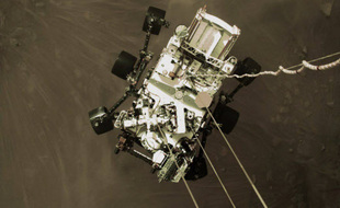 Une des premières images de Perseverance lors de son atterrissage sur Mars, le 18 février.
