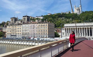 La passerelle enjambant la Saône et menant au palais de justice de Lyon, le 27 mai 2013