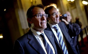 Le président de la Catalogne Artur Mas quitte le parlement régional à Barcelone le 12 novembre 2014