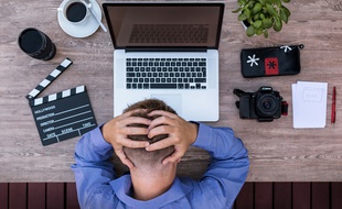 Le travail mène parfois à la dépression, pour certaines personnes atteintes de brown-out, perte de sens dans le travail.