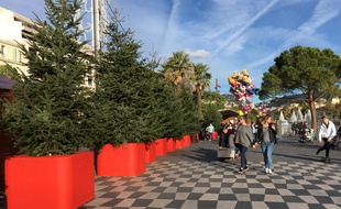 Sur la place Masséna, des plots anti-intrusion de 2,4 tonnes ont été installés.