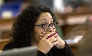 La parlementaire démocrate Cristina Garcia, fervente supportrice du mouvement #Metoo, est accusée de comportement sexuel abusif.