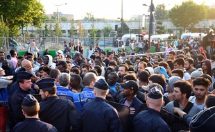 Plus de 2.000 migrants ont été évacués de campements dans le nord de Paris, le 7 juillet 2017.