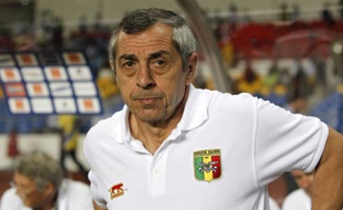 Le sélectionneur du Mali, Alain Giresse, lors d'un match contre le Botswana, le 1er février 2012 à Libreville, au Gabon.