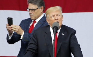 Donald Trump et Rick Perry en juillet 2017.