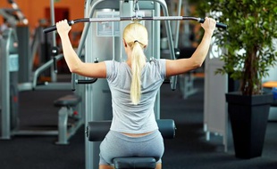 Illustration d'une femme faisant du sport.