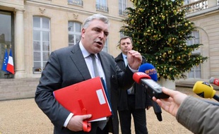 Le ministre des Transports Frédéric Cuvillier a indiqué vendredi matin que la vitesse maximale, qui vient d'être abaissée de 10 km/h sur le périphérique parisien, n'avait pas vocation à l'être sur le réseau autoroutier.