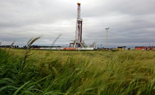 Exploitation de gaz de schiste par la compagnie Chevron dans le village de Ksiezomierz en Pologne le 11 juin 2013
