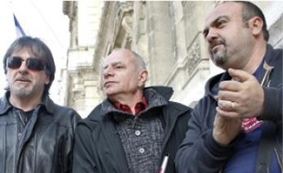 La délégation des salariés d'ISS hier, avant la table ronde en préfecture.