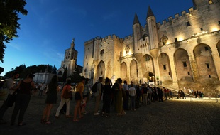 Le Palais des Papes à Avignon, pendant le festival