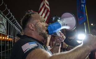 Le complotiste américain Alex Jones, le 6 novembre 2020 à Phoenix en Arizona.