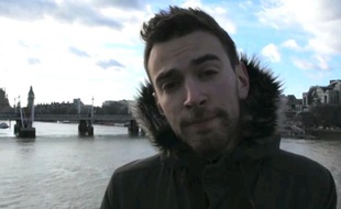 Six ans après, Jonny Benjamin a pu retrouver l'homme qu'il l'avait empêcher de se jeter d'un pont de Londres, en 2008