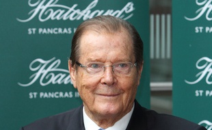 L'acteur Roger Moore à Londres
