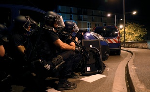 Des forces d el'ordre à Beaumont-sur-Oise le vendredi 22 juillet 2016.