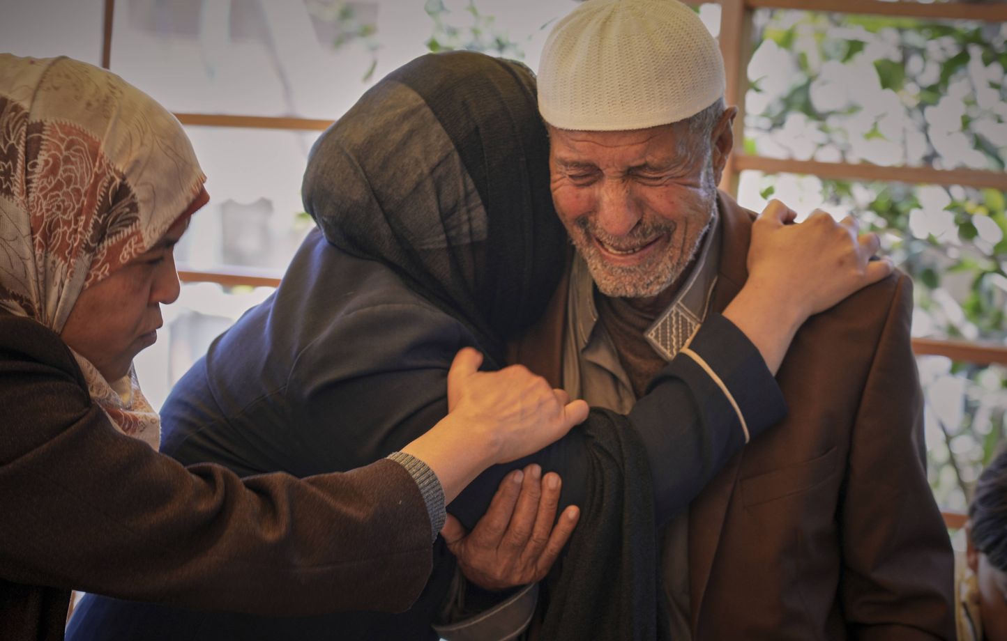 A Gaza, la fête l'Aïd el-Fitr se transforme en jour de deuil thumbnail