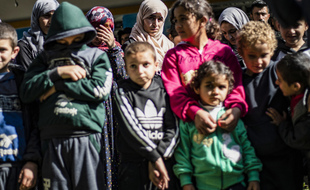 Un groupe d'enfants yazidis, minorité kurdophone persécutée et asservie par les jihadistes à partir de 2014.