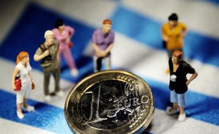 Si Athènes quitte la zone euro, la France pourrait avoir à régler une facture salée, selon plusieurs experts