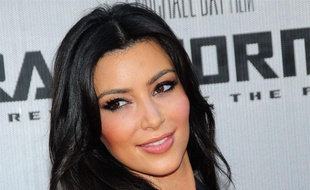 Kim Kardashian arrive à la première du film "Transformers: la revanche" à Los Angeles, le 22 juin 2009.
