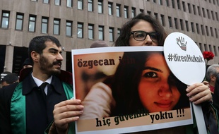 Manifestation à Ankara le 16 février 2015 après le meurtre d'une étudiante.