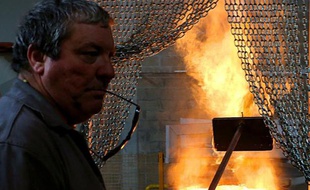 TO GO WITH AFP STORY BY PASCAL MALLET Le Creuset's French company employee looks at molten pig iron at the factory in Fresnoy-le-Grand, northeastern France, on September 17, 2013. AFP PHOTO / FRANCOIS NASCIMBENI