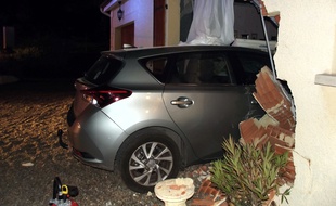 Les pompiers de Martel et de Souillac ont secouru les deux victimes qui ont encastré leur voiture dans leur habitation.