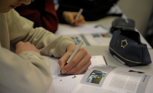 Devoir en classe (Illustration)
