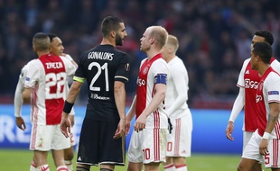 A l'image de cet accrochage à l'aller entre les deux capitaines Maxime Gonalons et Davy Klaassen, l'Ajax ne manque pas de caractère malgré sa jeunesse.