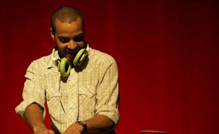 DJ Mehdi le 11 mars 2008 à New York pour le «My Space Music Tour», avec Justice