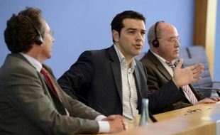 La Grèce restera dans l'euro si la gauche radicale Syriza gagne les prochaines élections législatives de juin, a affirmé mardi à Berlin le leader de ce parti, Alexis Tsipras, à la veille d'un sommet européen à Bruxelles consacré à la crise.